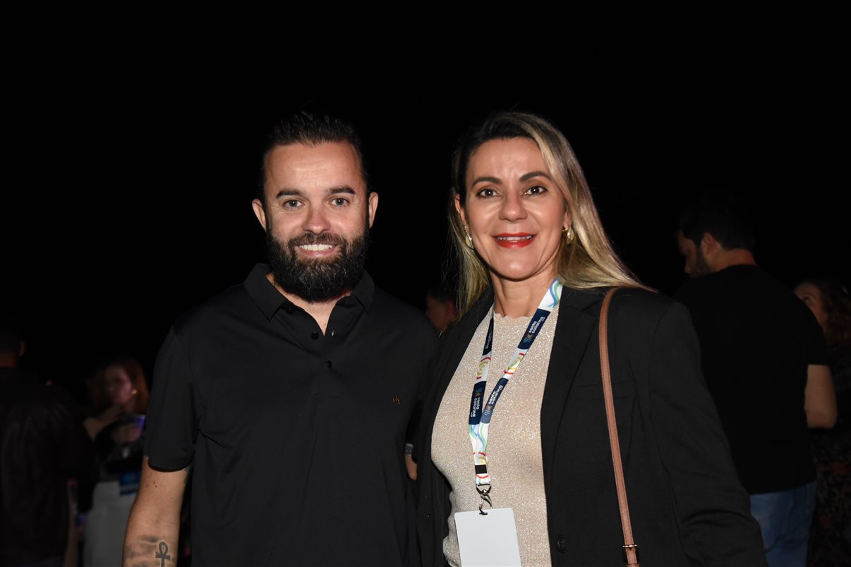 Gabrielle Assis, da Belvitur, Marina Souza, da Vilhetur, Irapuan Cortes Santos, do Viaje Paraná, Maisa Lima, da Mapstur Turismo, Giulliana Mesquita, da Azul Viagens, e Daniel Bicudo, da Azul
