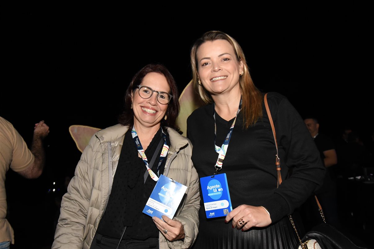 Gabrielle Assis, da Belvitur, Marina Souza, da Vilhetur, Irapuan Cortes Santos, do Viaje Paraná, Maisa Lima, da Mapstur Turismo, Giulliana Mesquita, da Azul Viagens, e Daniel Bicudo, da Azul