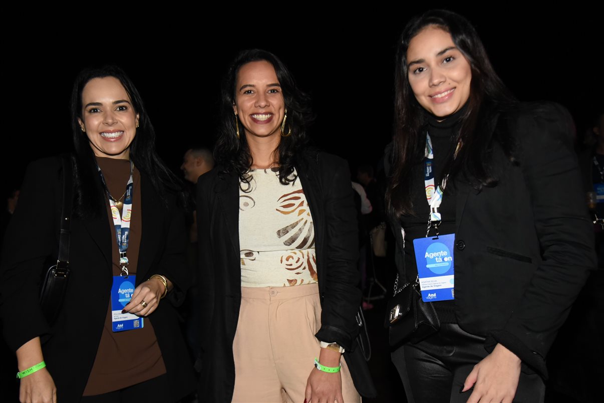 Gabrielle Assis, da Belvitur, Marina Souza, da Vilhetur, Irapuan Cortes Santos, do Viaje Paraná, Maisa Lima, da Mapstur Turismo, Giulliana Mesquita, da Azul Viagens, e Daniel Bicudo, da Azul