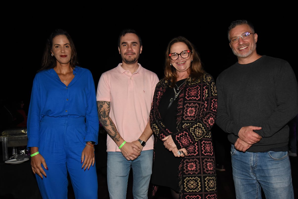 Gabrielle Assis, da Belvitur, Marina Souza, da Vilhetur, Irapuan Cortes Santos, do Viaje Paraná, Maisa Lima, da Mapstur Turismo, Giulliana Mesquita, da Azul Viagens, e Daniel Bicudo, da Azul