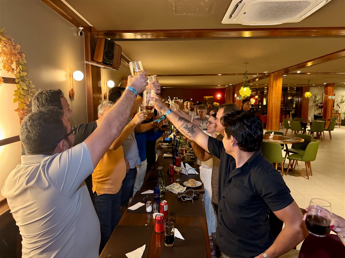 Hoje rolou brinde para comemorar a viagem da comitiva da Abav Nacional