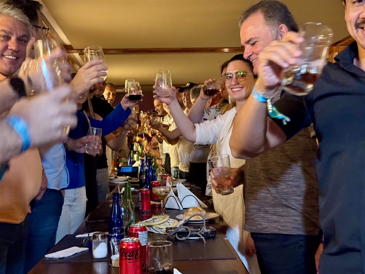 Hoje rolou brinde para comemorar a viagem da comitiva da Abav Nacional