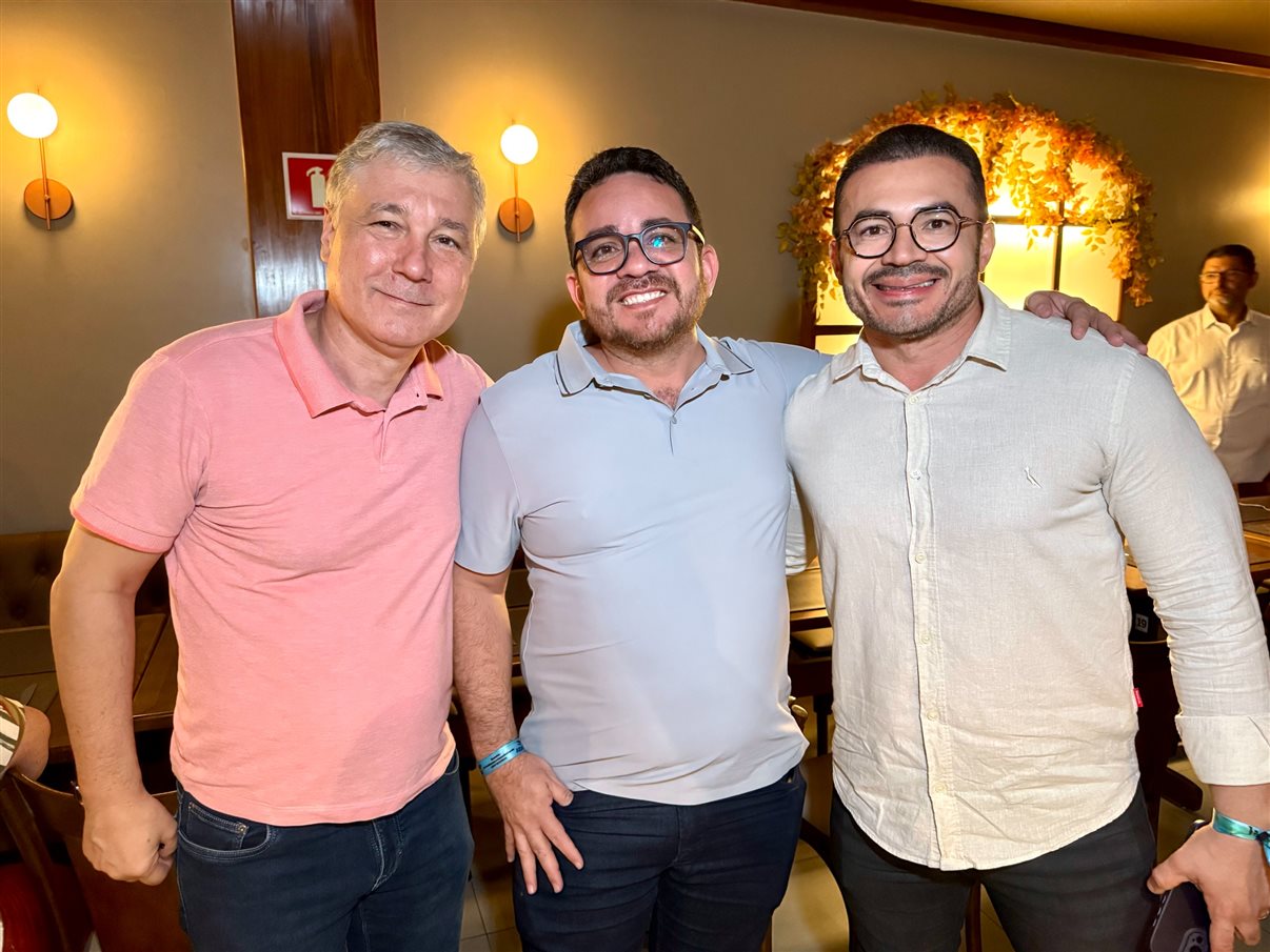 Hoje rolou brinde para comemorar a viagem da comitiva da Abav Nacional