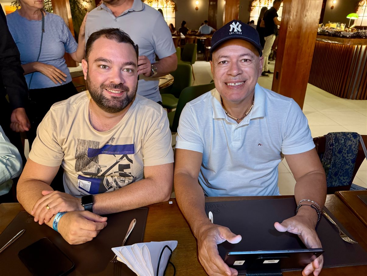 Hoje rolou brinde para comemorar a viagem da comitiva da Abav Nacional