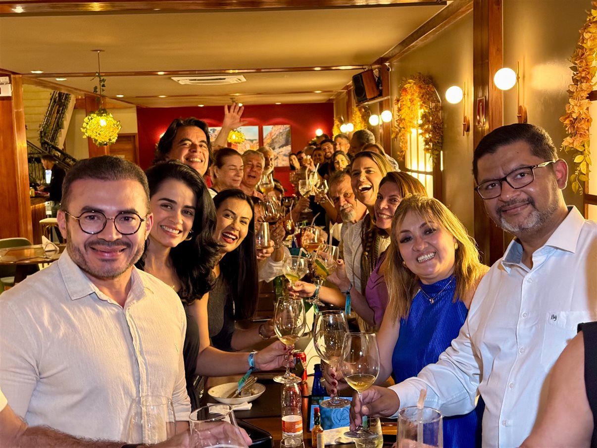 Hoje rolou brinde para comemorar a viagem da comitiva da Abav Nacional