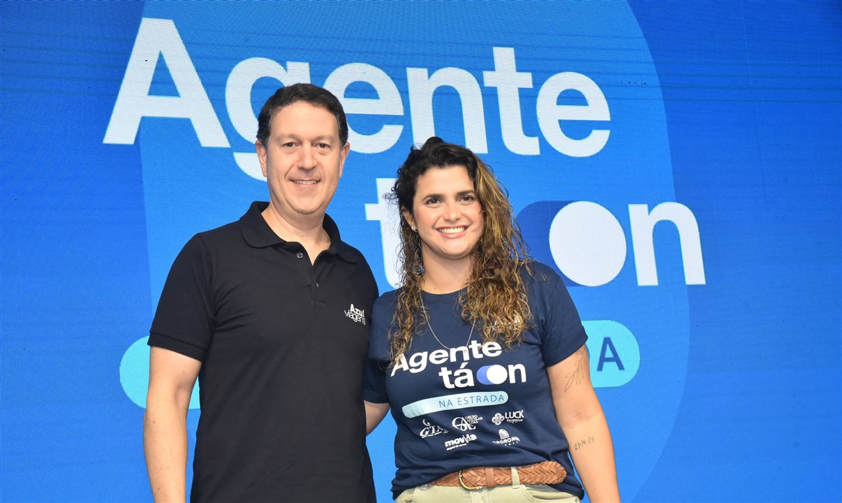 Daniel Bicudo, da Azul, e Giulliana Mesquita, da Azul Viagens