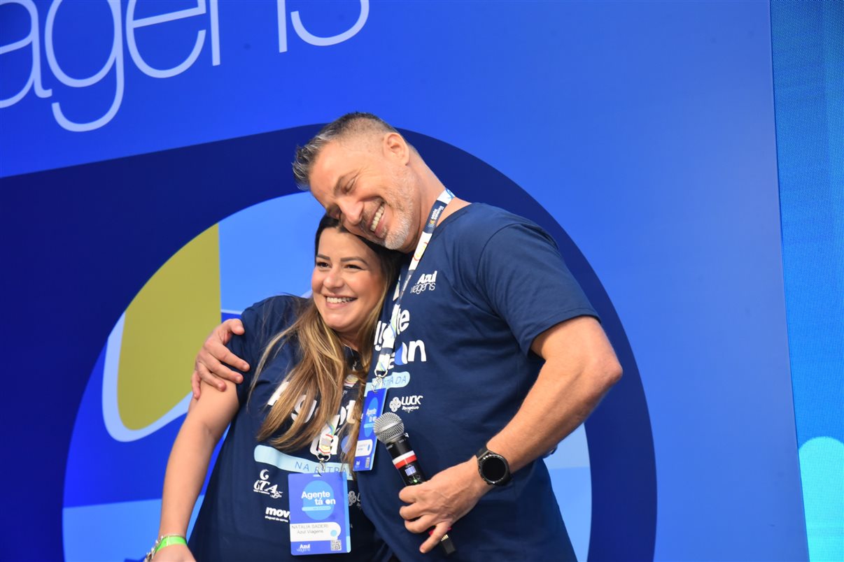 Juliano Batista, da Azul Viagens, com Joice Castro, da Curta Mais Viagens, e Johnson Viveiros, da Viver Turismo