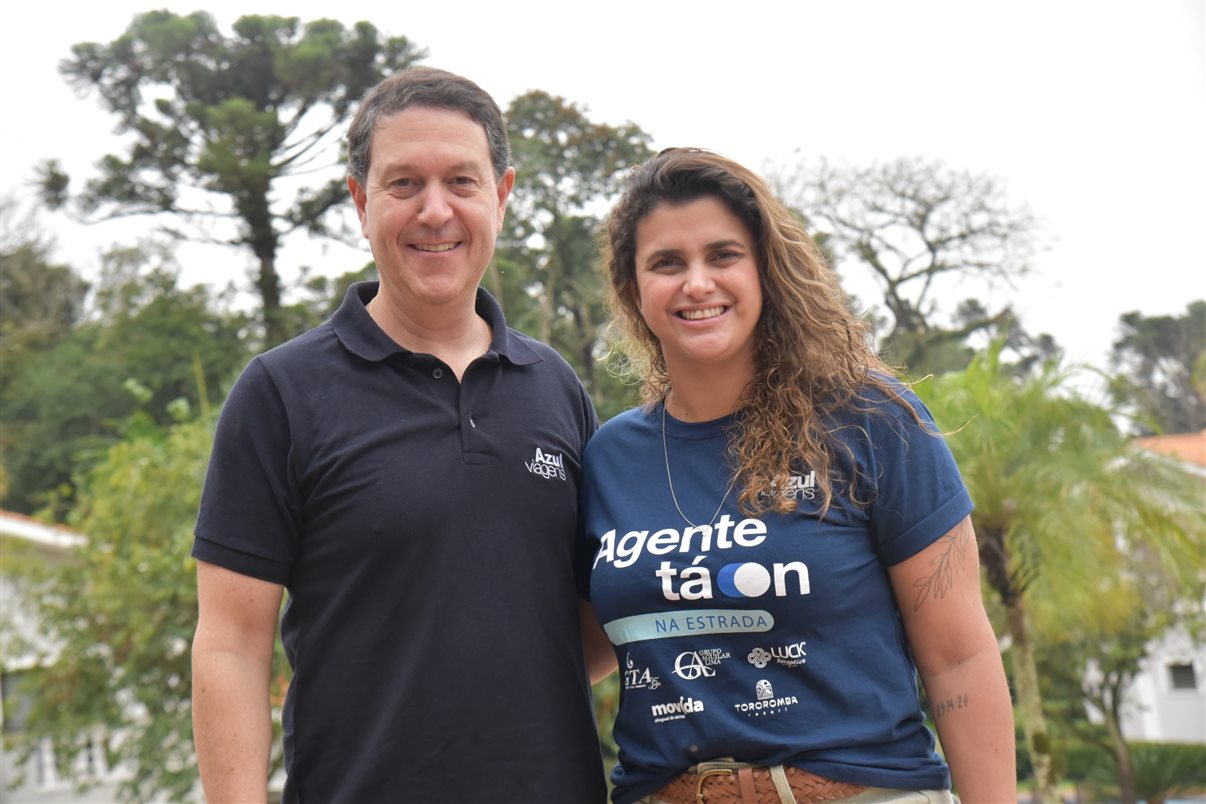 Juliano Batista, da Azul Viagens, com Joice Castro, da Curta Mais Viagens, e Johnson Viveiros, da Viver Turismo
