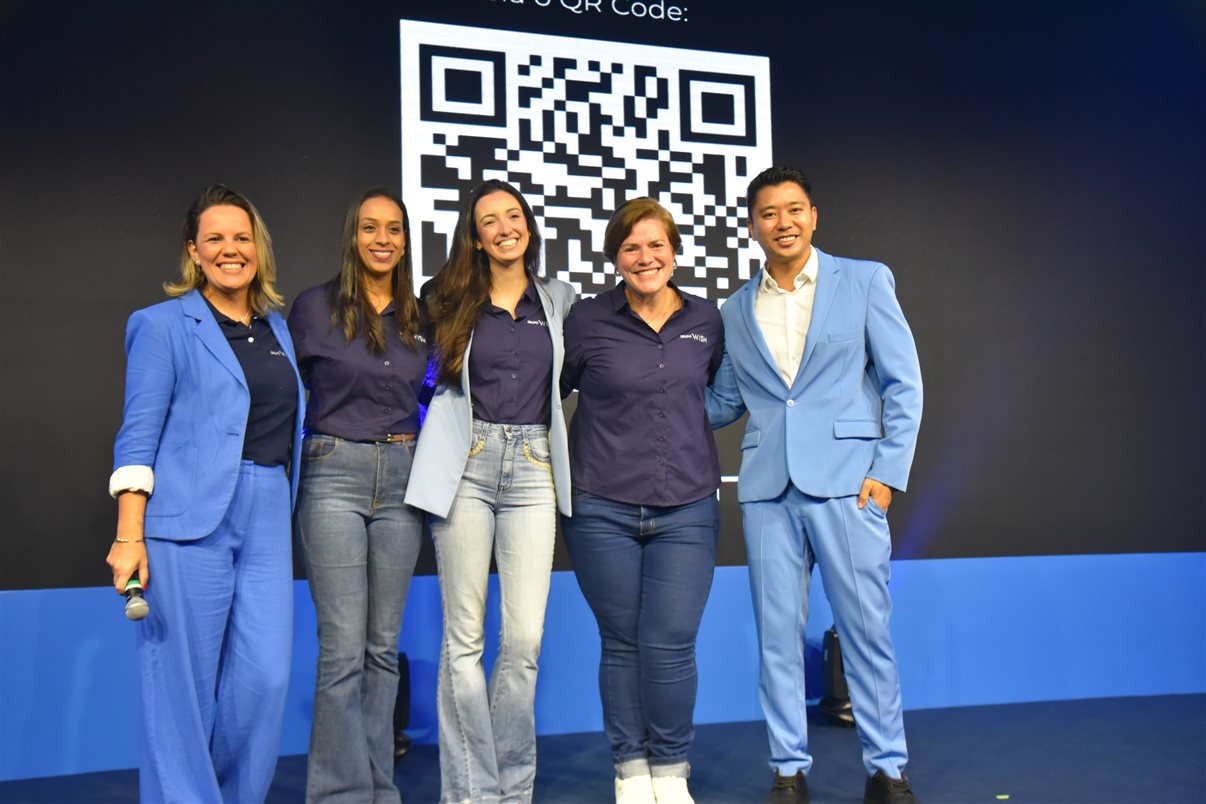 Juliano Batista, da Azul Viagens, com Joice Castro, da Curta Mais Viagens, e Johnson Viveiros, da Viver Turismo