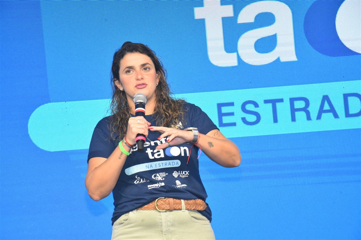 Juliano Batista, da Azul Viagens, com Joice Castro, da Curta Mais Viagens, e Johnson Viveiros, da Viver Turismo