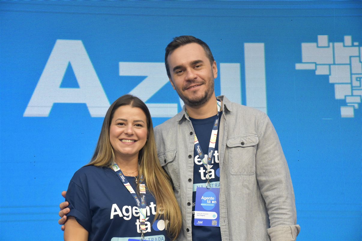 Juliano Batista, da Azul Viagens, com Joice Castro, da Curta Mais Viagens, e Johnson Viveiros, da Viver Turismo