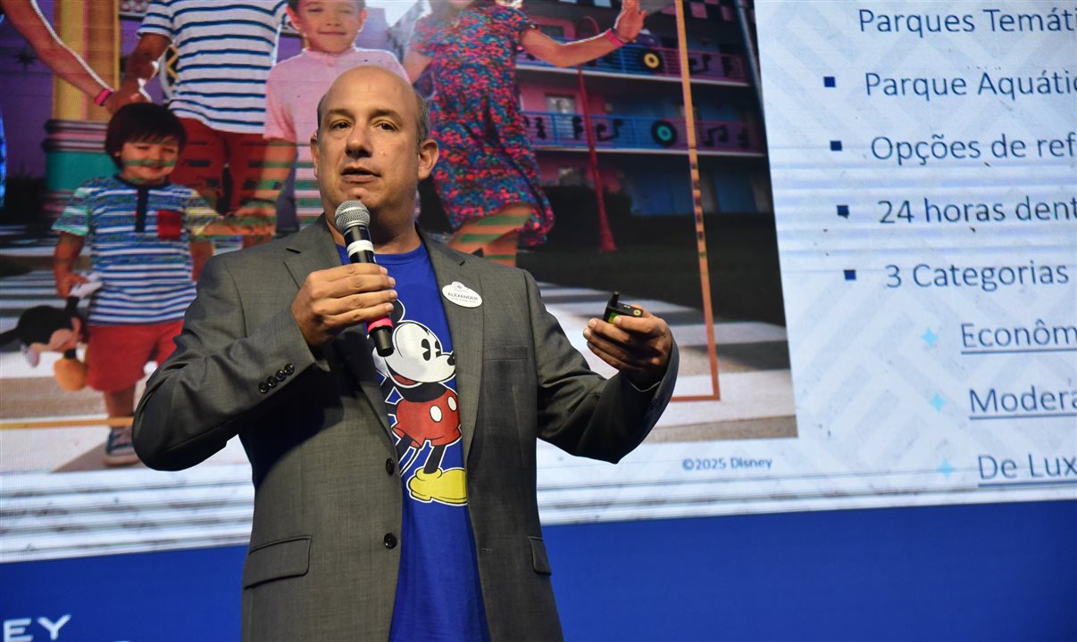 Alexander Haim, da Disney Destinations