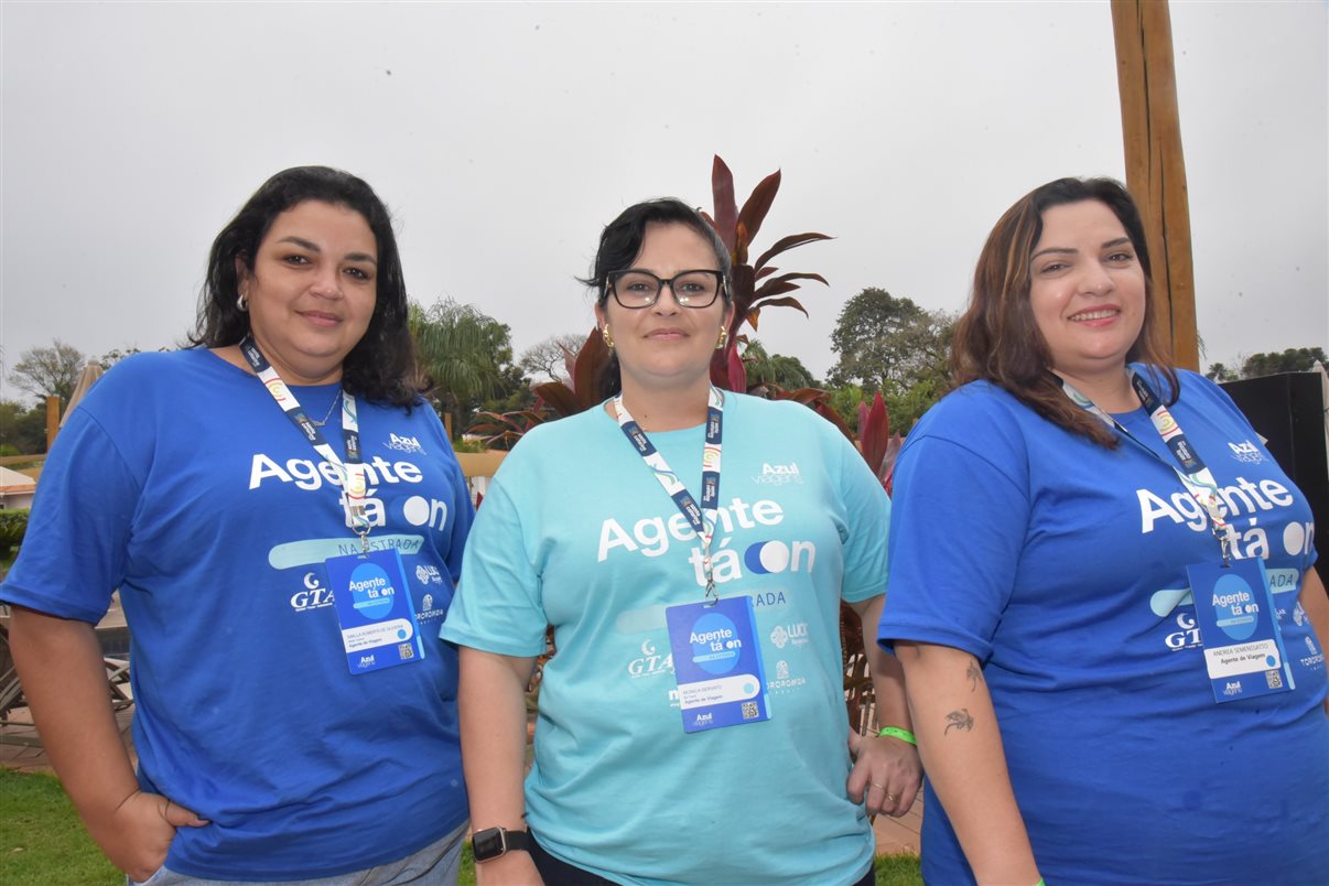 Priscila Oliveira, da Claudia Ramires Viagens, com Pamela Peters e Priscila Gonçalves, da Mulher Turismo