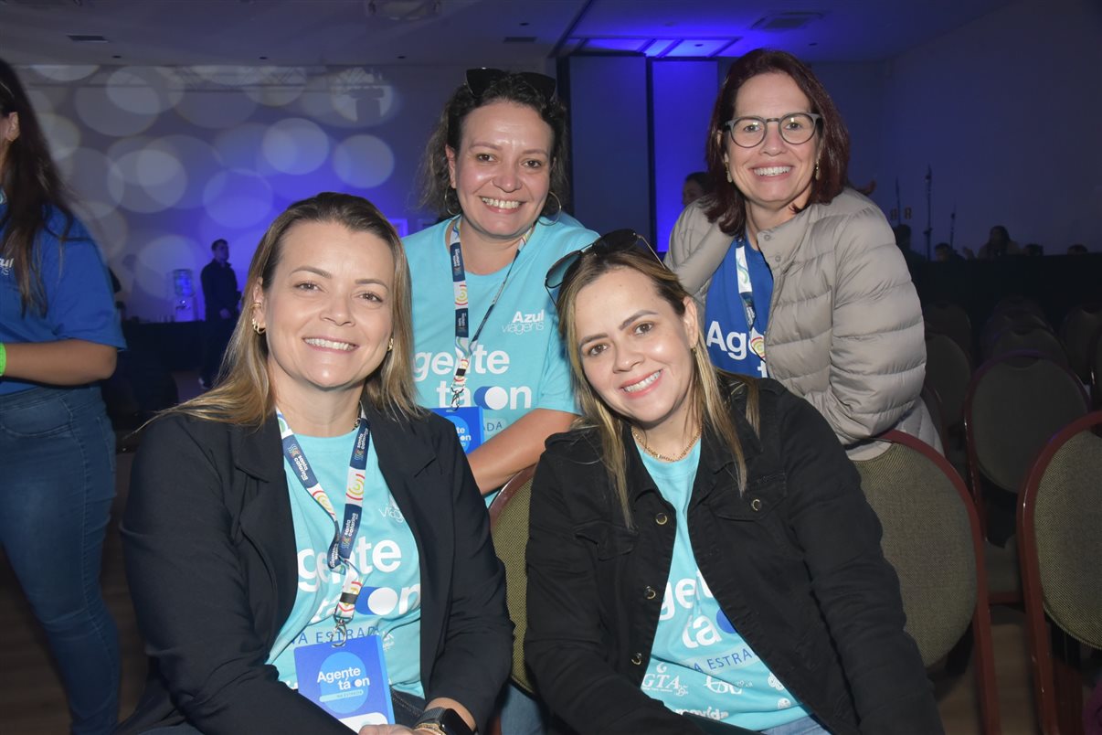 Priscila Oliveira, da Claudia Ramires Viagens, com Pamela Peters e Priscila Gonçalves, da Mulher Turismo