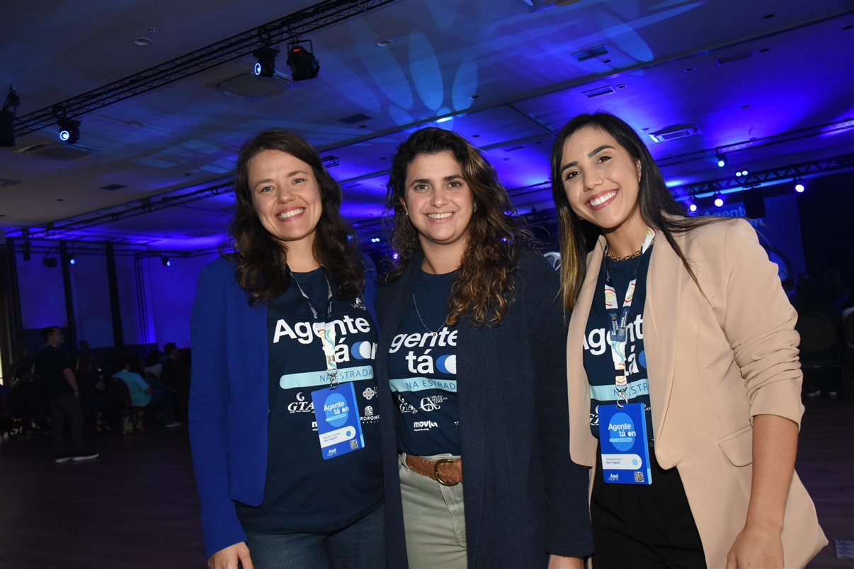 Priscila Oliveira, da Claudia Ramires Viagens, com Pamela Peters e Priscila Gonçalves, da Mulher Turismo