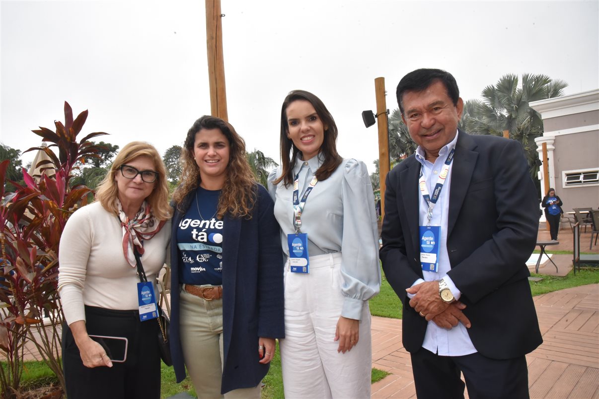 Priscila Oliveira, da Claudia Ramires Viagens, com Pamela Peters e Priscila Gonçalves, da Mulher Turismo
