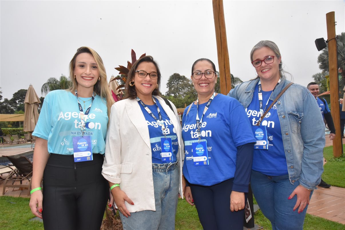 Priscila Oliveira, da Claudia Ramires Viagens, com Pamela Peters e Priscila Gonçalves, da Mulher Turismo