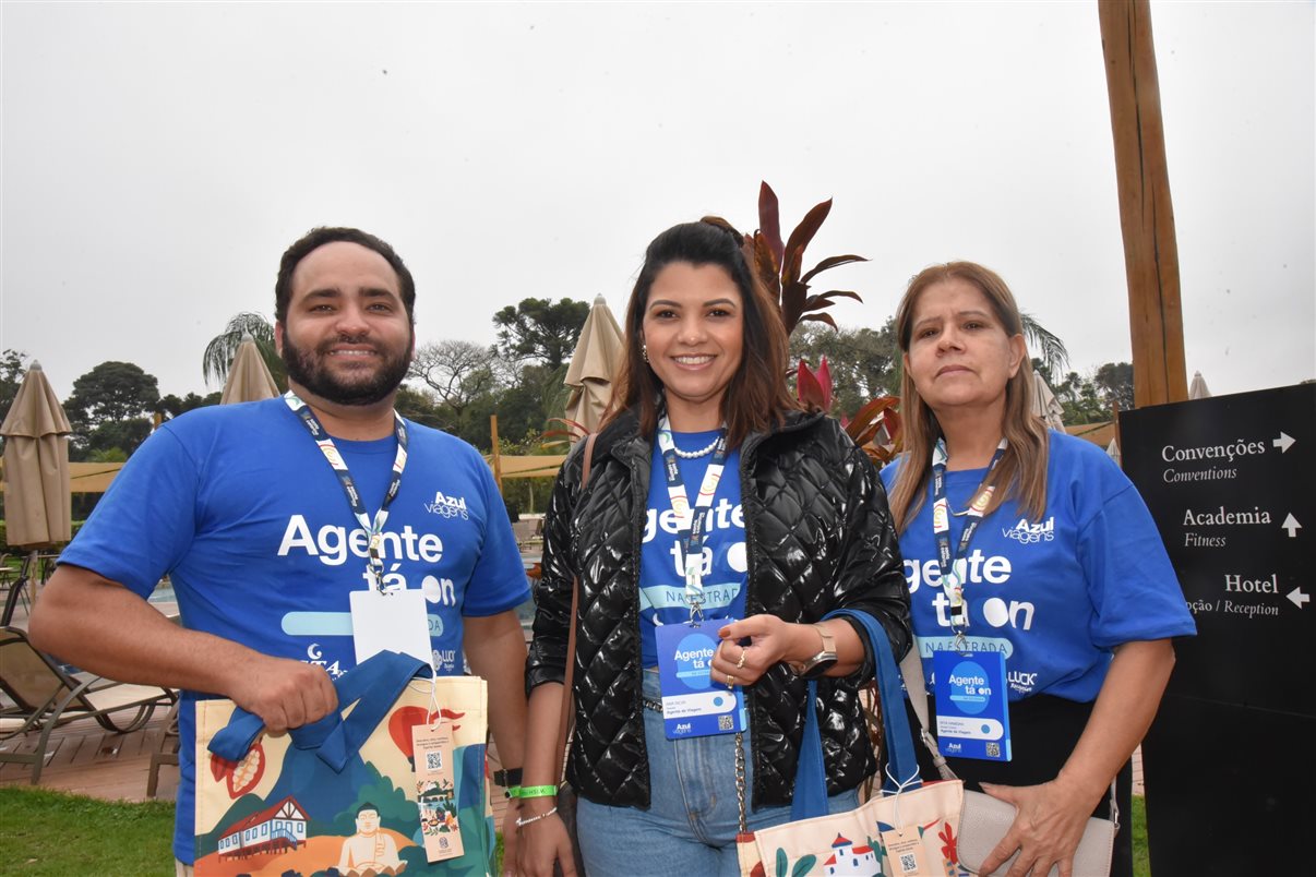 Priscila Oliveira, da Claudia Ramires Viagens, com Pamela Peters e Priscila Gonçalves, da Mulher Turismo