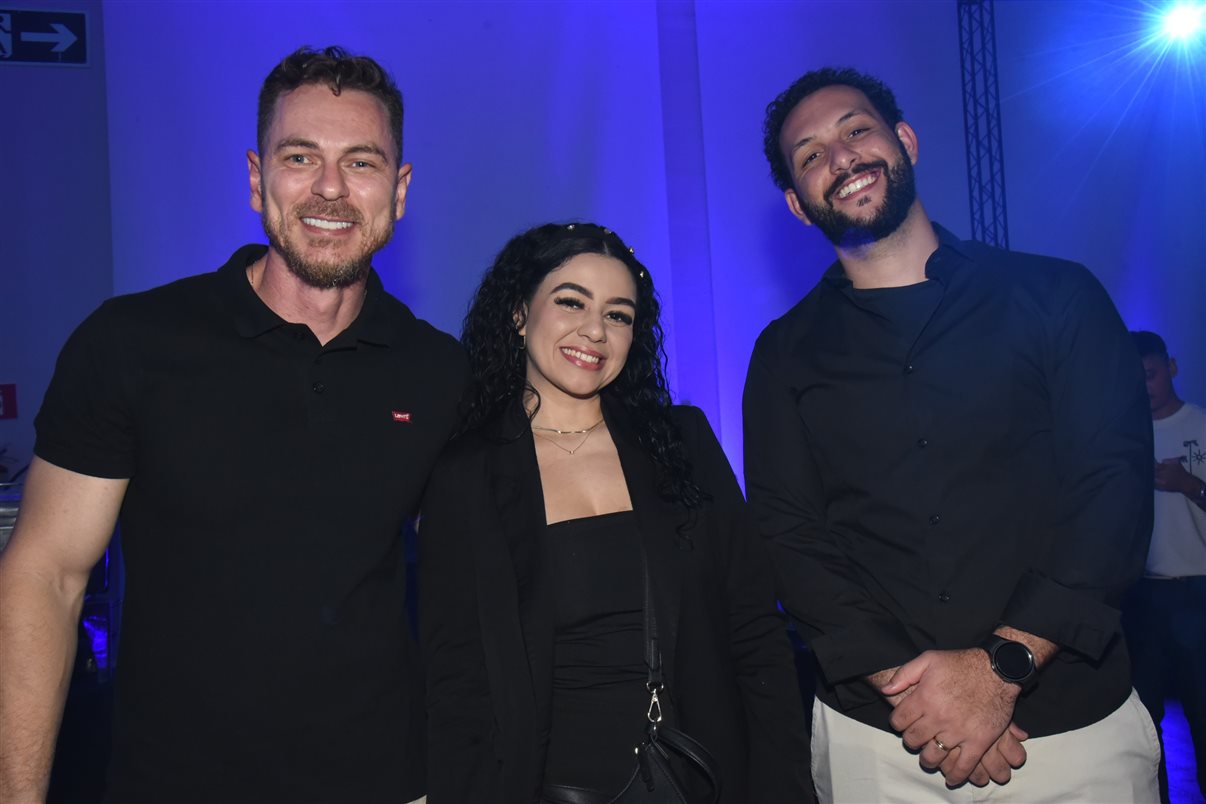 Bruna Castro, da Azul Viagens, e Alexander Haim, da Disney Destinations