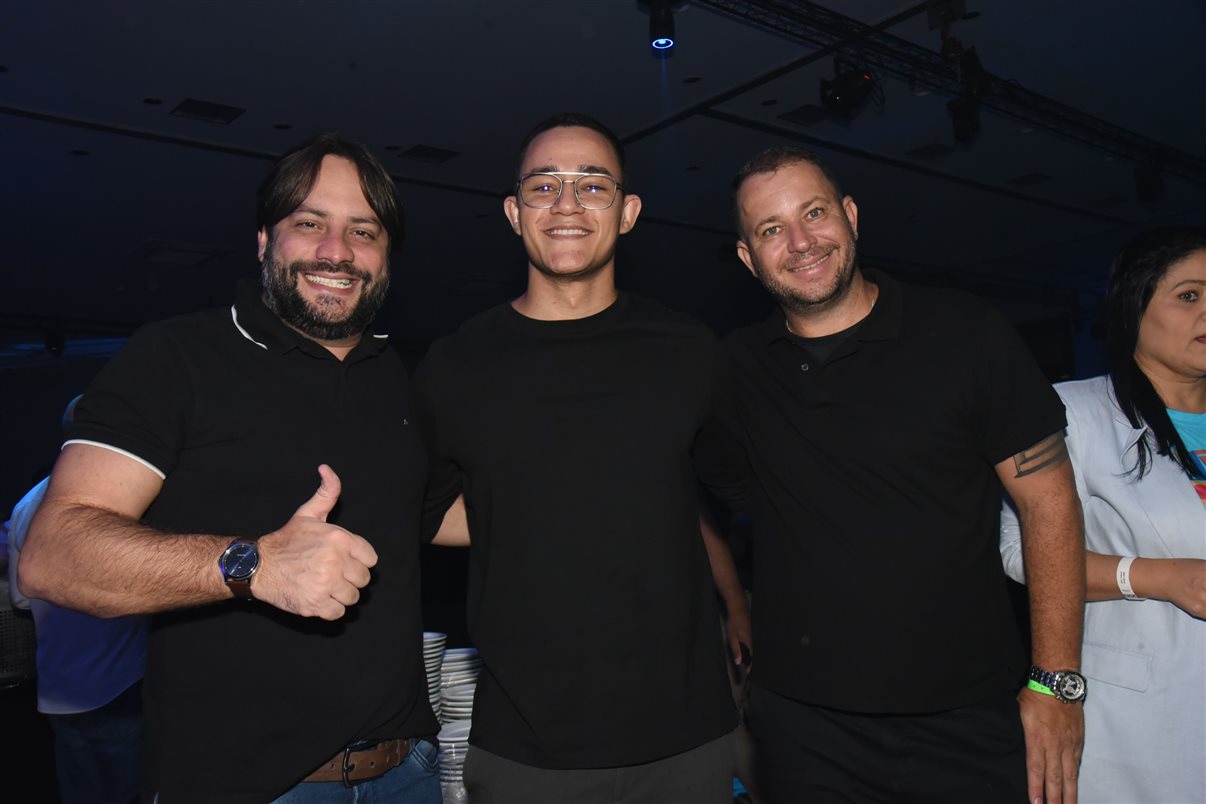 Bruna Castro, da Azul Viagens, e Alexander Haim, da Disney Destinations