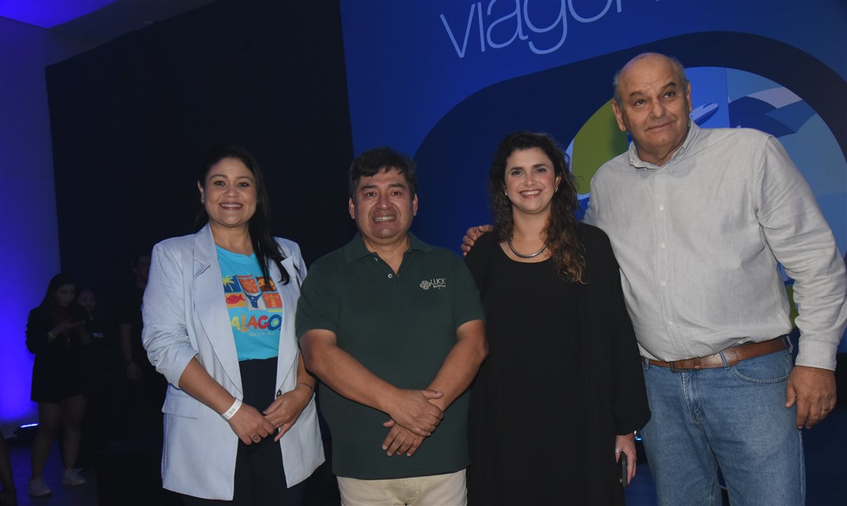 Livya Calheiros, da Setur Alagoas, Alejandro Velasquez, da Luck Alagoas, Giulliana Mesquita, da Azul Viagens, e Paulo Kugelmas, da Setur Alagoas