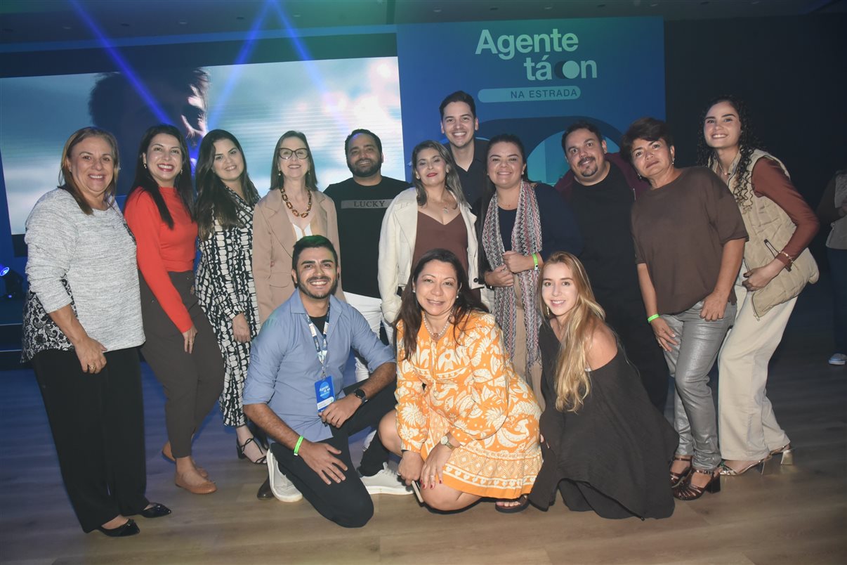 Bruna Castro, da Azul Viagens, e Alexander Haim, da Disney Destinations