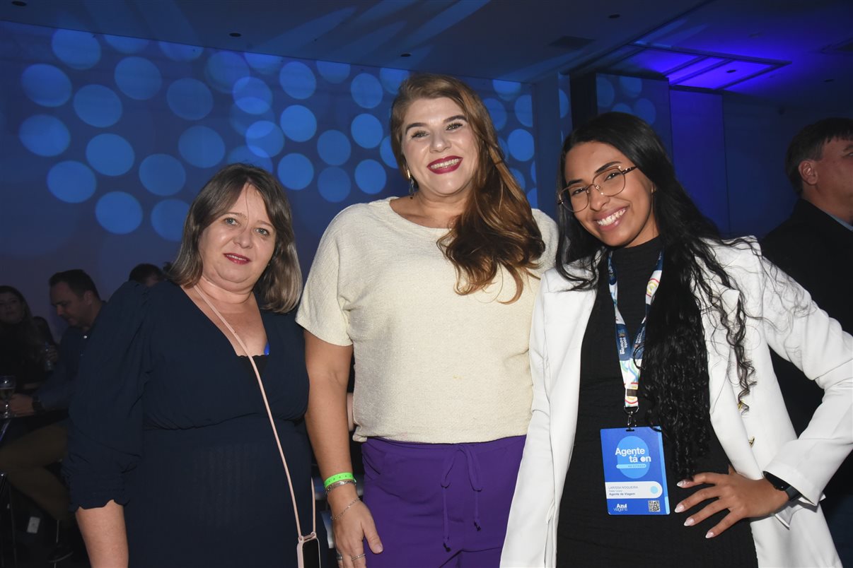 Bruna Castro, da Azul Viagens, e Alexander Haim, da Disney Destinations
