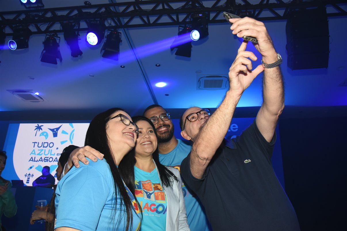 Bruna Castro, da Azul Viagens, e Alexander Haim, da Disney Destinations