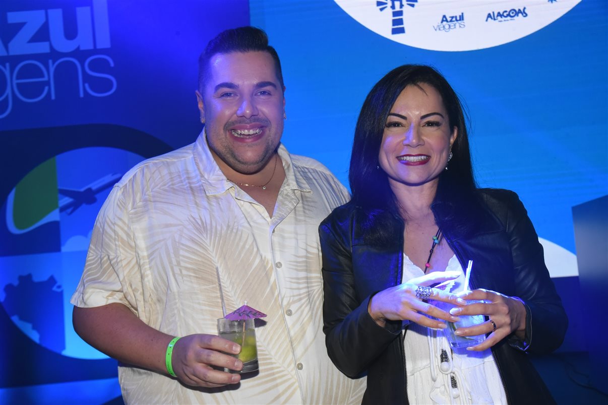 Bruna Castro, da Azul Viagens, e Alexander Haim, da Disney Destinations