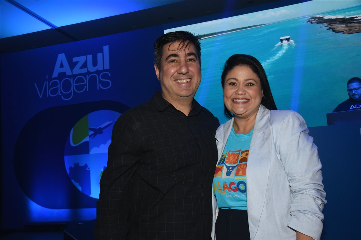 Bruna Castro, da Azul Viagens, e Alexander Haim, da Disney Destinations