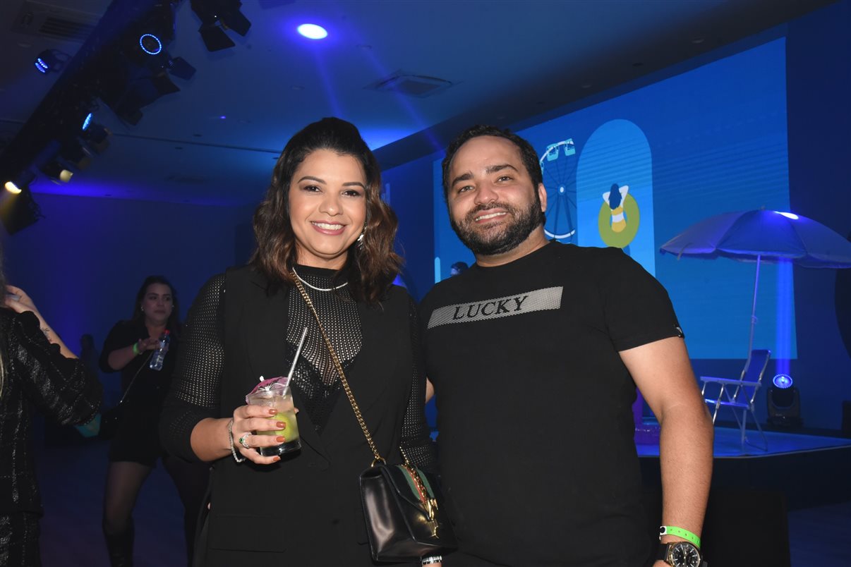 Bruna Castro, da Azul Viagens, e Alexander Haim, da Disney Destinations