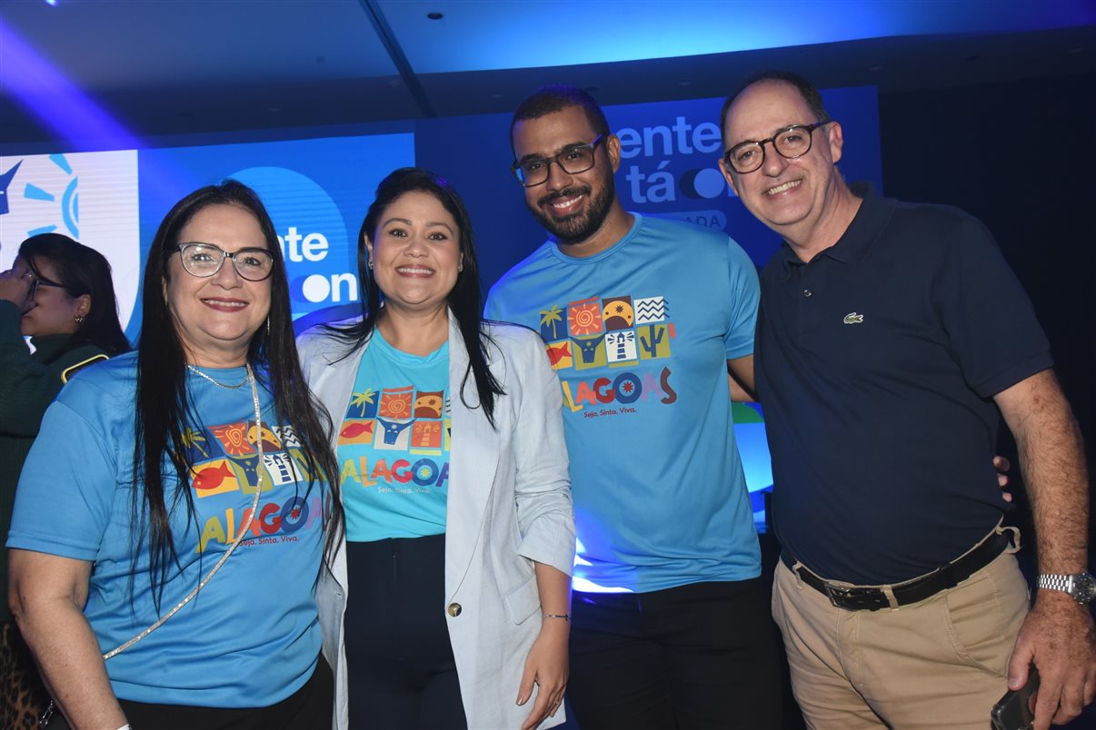 Bruna Castro, da Azul Viagens, e Alexander Haim, da Disney Destinations