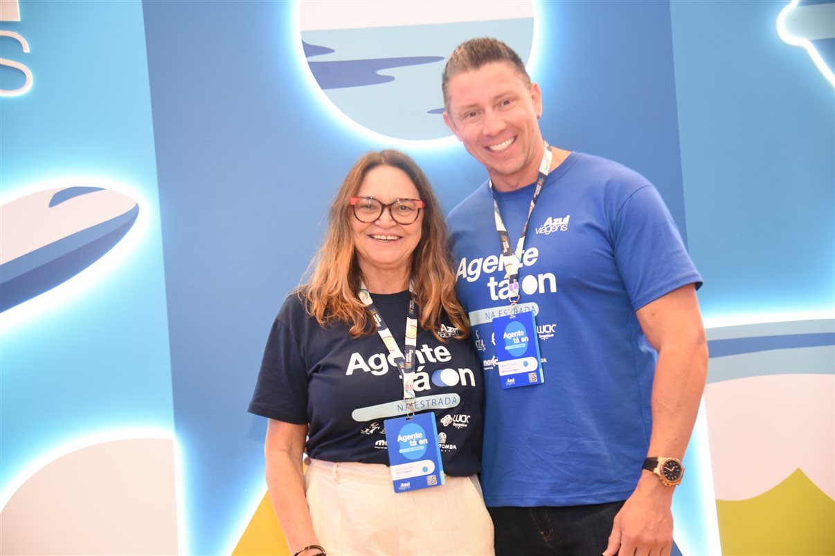 Ruth Avelino, da Azul Viagens, e Fabricio Silva, da Fox Fly Viagens