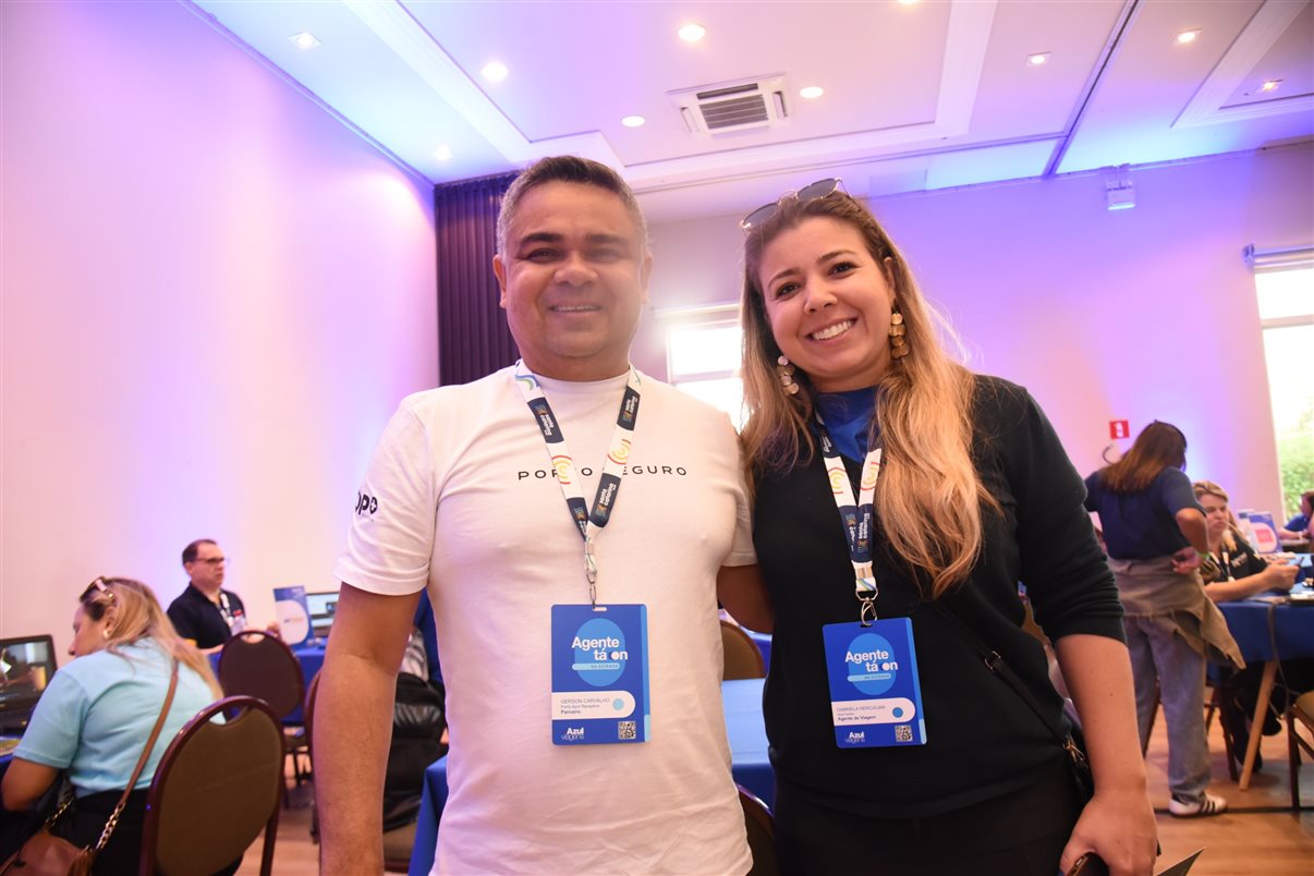 Ruth Avelino, da Azul Viagens, e Fabricio Silva, da Fox Fly Viagens