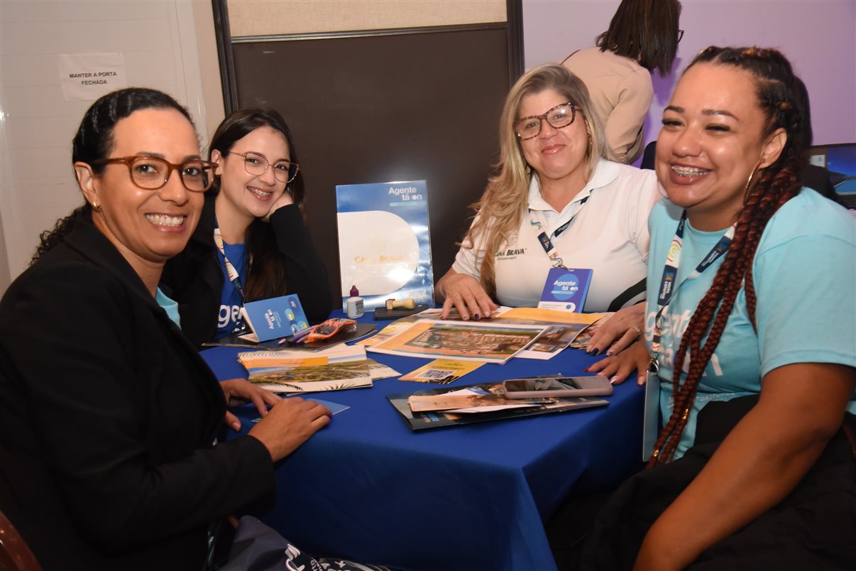 Ruth Avelino, da Azul Viagens, e Fabricio Silva, da Fox Fly Viagens