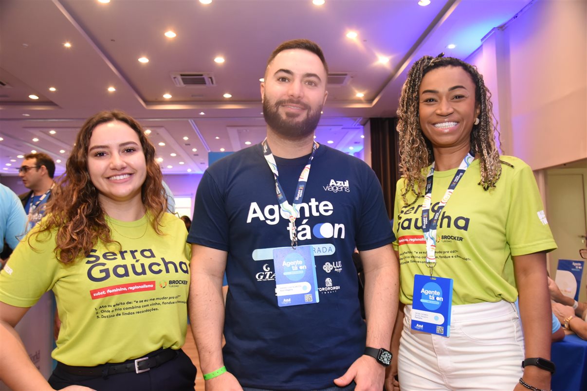 Ruth Avelino, da Azul Viagens, e Fabricio Silva, da Fox Fly Viagens
