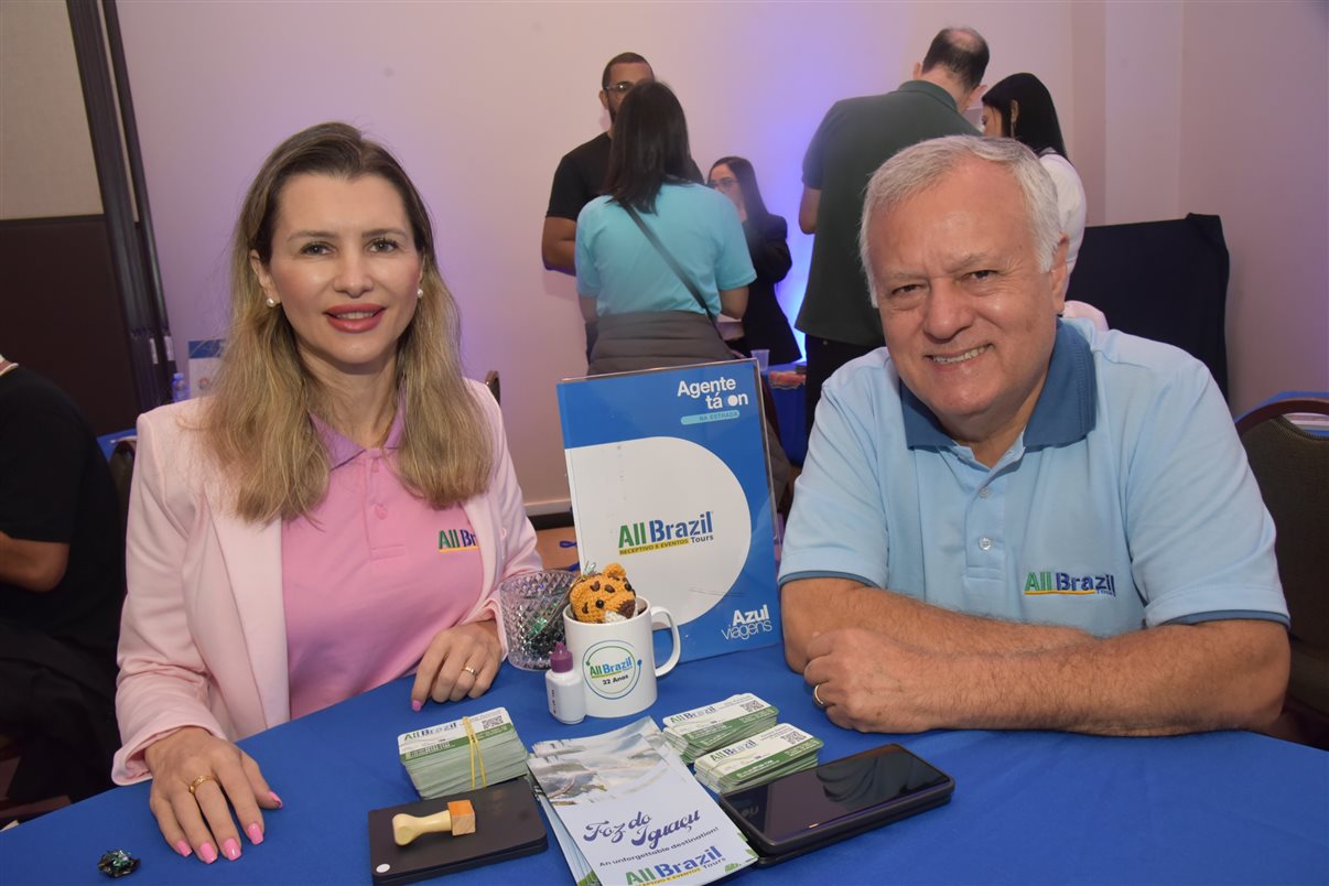 Ruth Avelino, da Azul Viagens, e Fabricio Silva, da Fox Fly Viagens