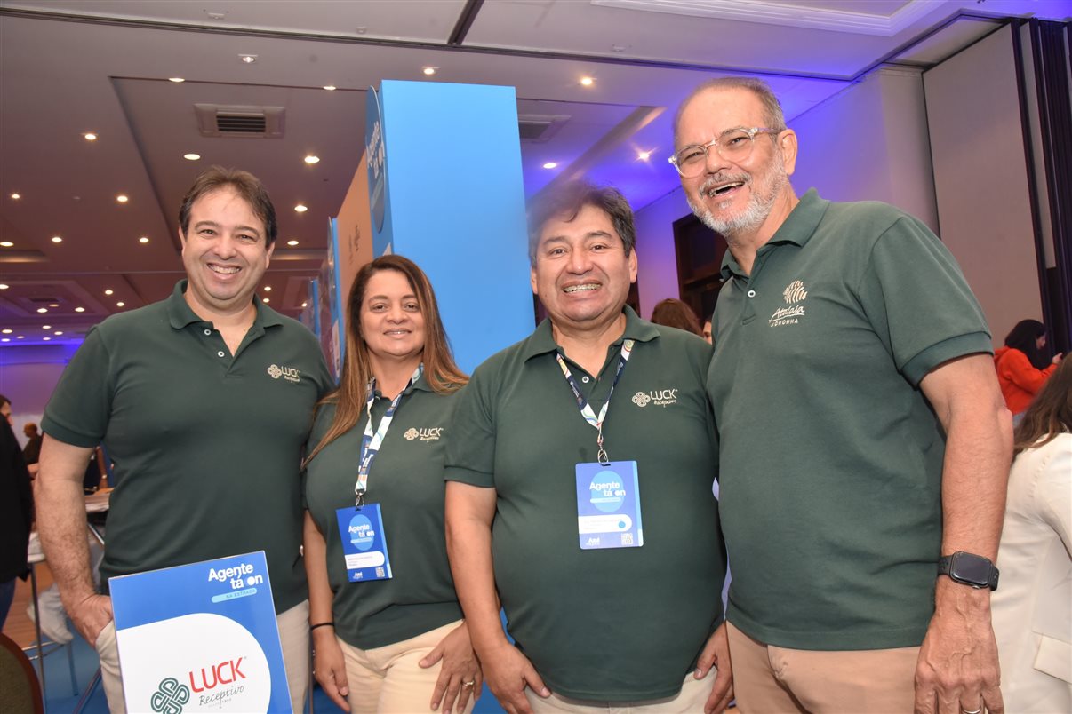 Ruth Avelino, da Azul Viagens, e Fabricio Silva, da Fox Fly Viagens