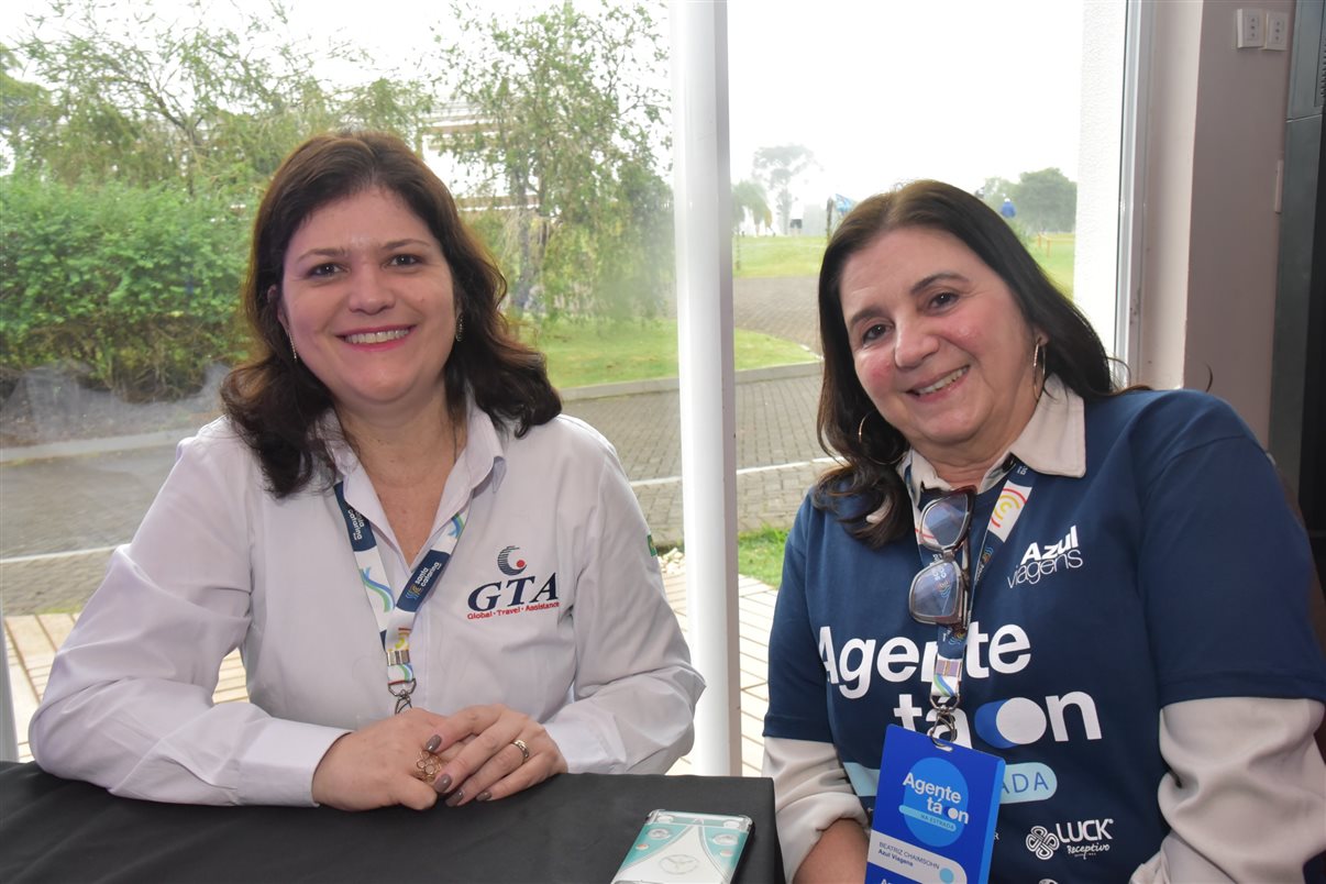 Ruth Avelino, da Azul Viagens, e Fabricio Silva, da Fox Fly Viagens