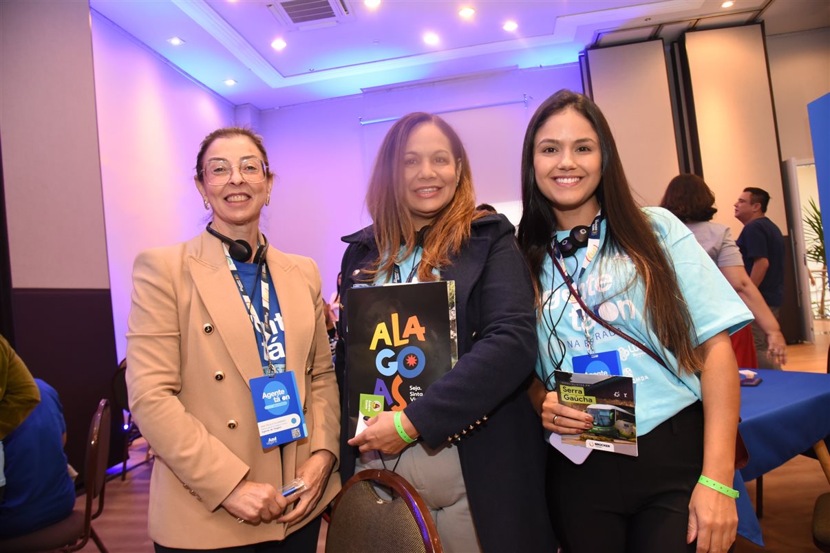 Ruth Avelino, da Azul Viagens, e Fabricio Silva, da Fox Fly Viagens
