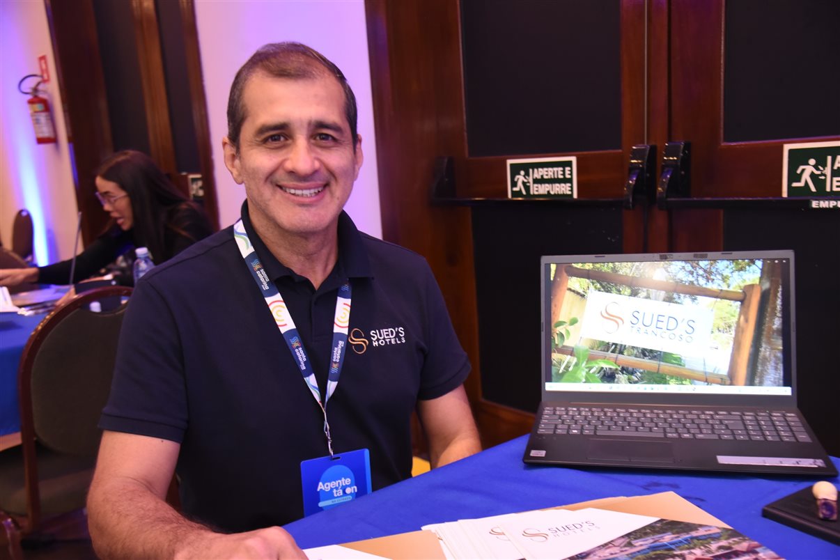 Ruth Avelino, da Azul Viagens, e Fabricio Silva, da Fox Fly Viagens