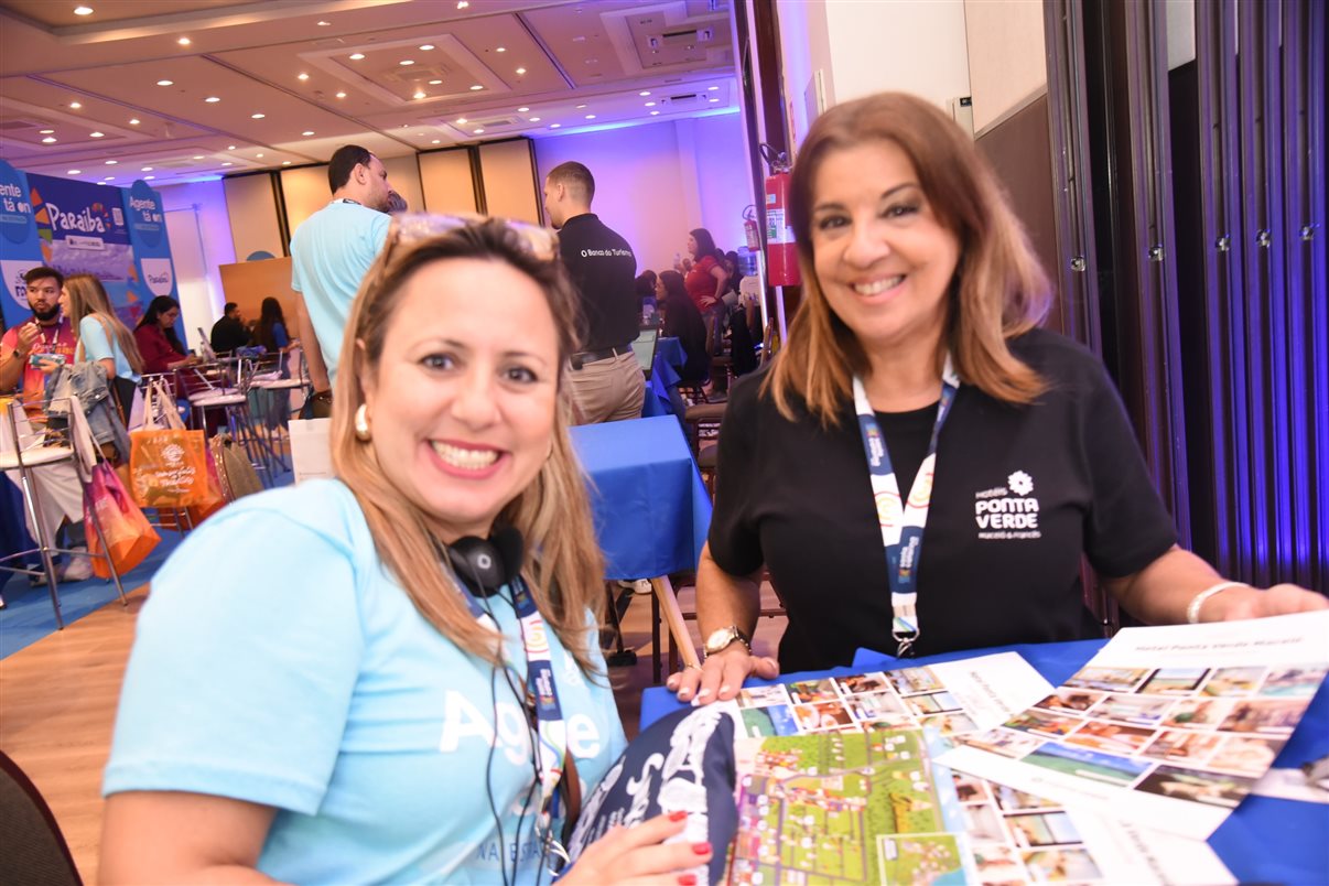 Ruth Avelino, da Azul Viagens, e Fabricio Silva, da Fox Fly Viagens