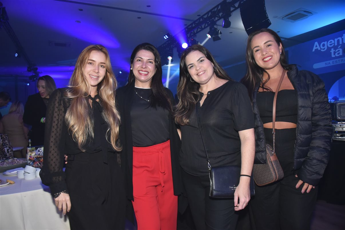 Marianne Silva, da Sea Blue Viagens, Aline Lacerda, da Lee Travel, Auriane Batista, da Clube Turismo Ribeirão Preto, Ana Beatriz Bethiol, da Ideal Viagem e Turismo, Michelle Carneiro, da Voencanto Viagens, e Beatriz Corrêa, da Magna Via 