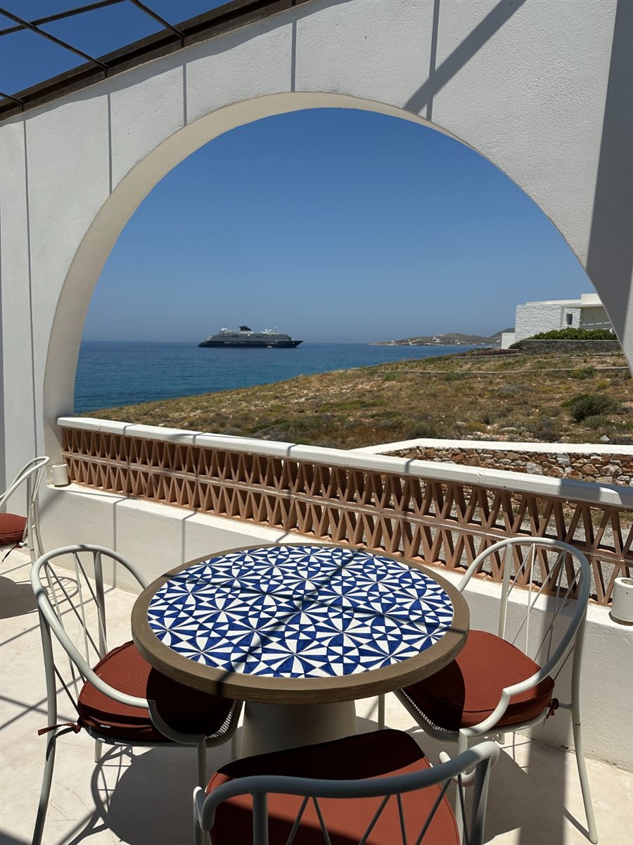 Explora I emoldurado pelo Hotel Andronis, em Paros, representado no Brasil pela Version Unique
