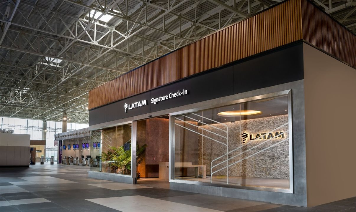 Check-in Signature está localizado no lado A (direito) da ilha 1 no Aeroporto Internacional Jorge Chávez, em Lima