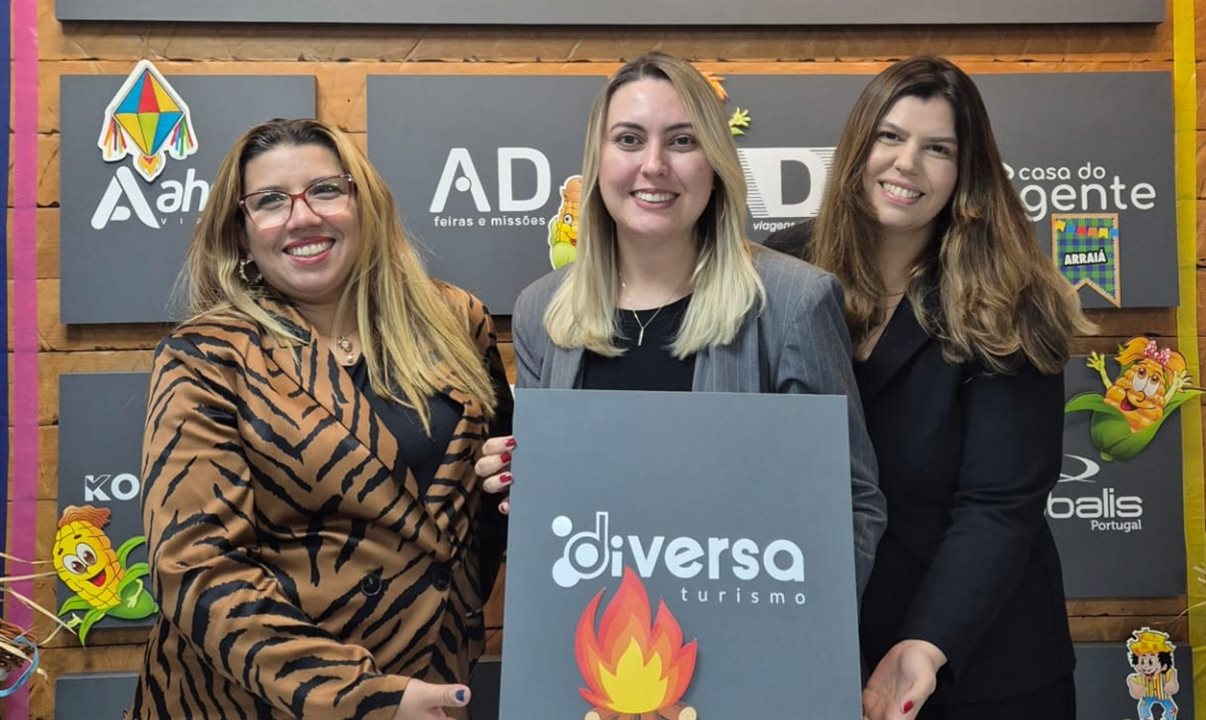 A nova contratada, Bianca Zoccoler, entre Samara Miranda e Mariana Azevedo