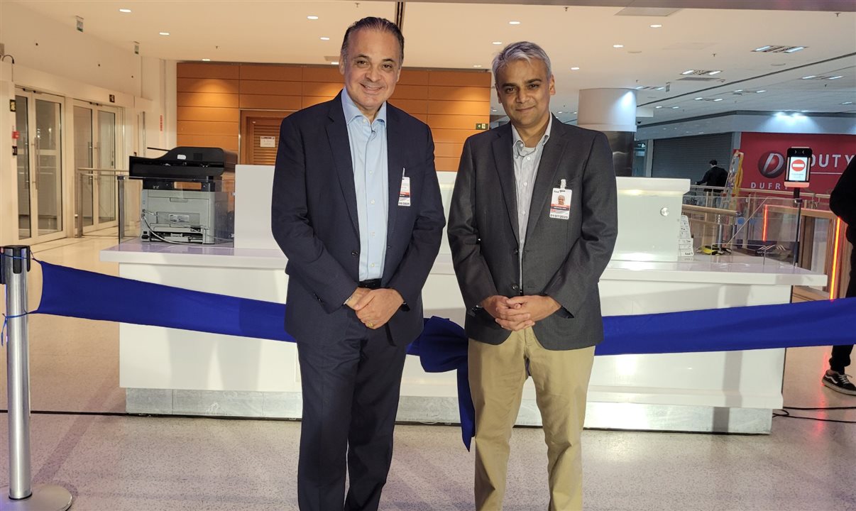 Roberto de Lucena, secretário de Turismo e Viagens do Estado de São Paulo, e Abhi Shah, presidrnte da Azul