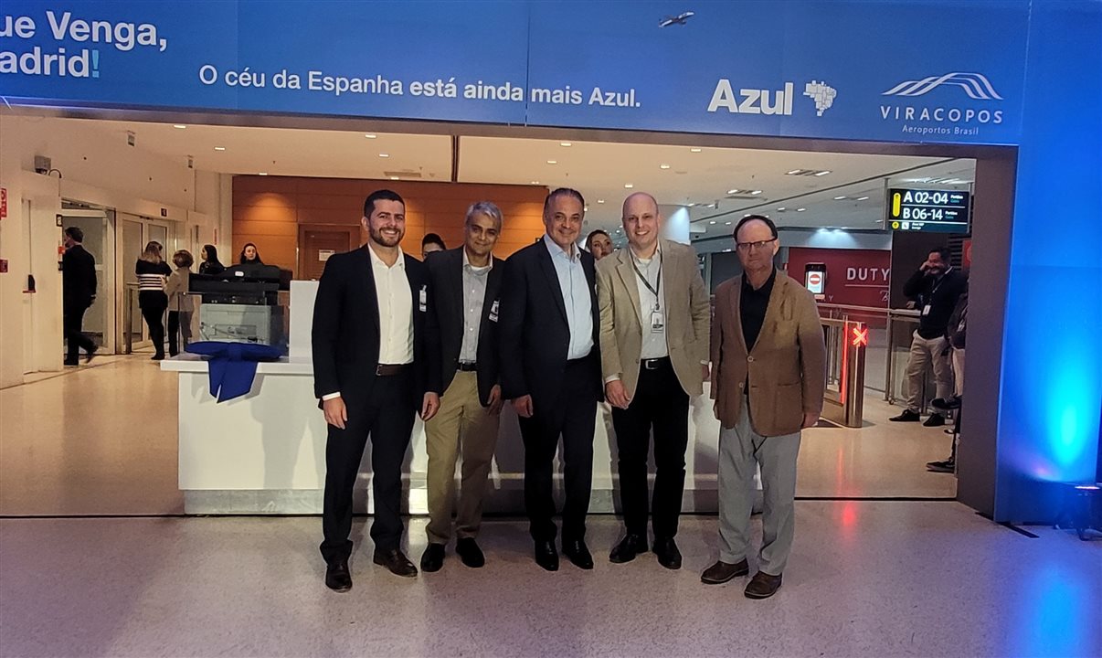 Philipe Karat, da Embratur, Abhi Shah, da Azul, Roberto de Lucena, da Setur-SP, Marco Beme, de Viracopos, e Pablo Montesino-Espartero, Cônsul da Espanha no Estado de São Paulo