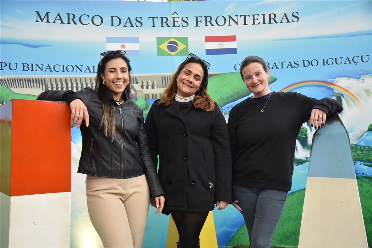 Marcelo Moretti, Jurema Fernandes e Cassiano Preve, do Marco das Três Fronteiras, com Marianna Mollica e Marcela Spagnol, da Azul Viagens