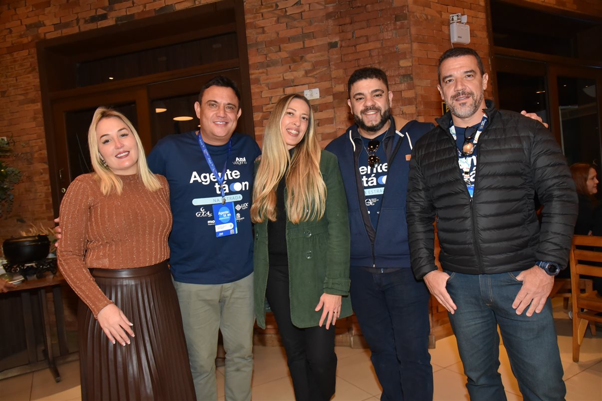Marcelo Moretti, Jurema Fernandes e Cassiano Preve, do Marco das Três Fronteiras, com Marianna Mollica e Marcela Spagnol, da Azul Viagens